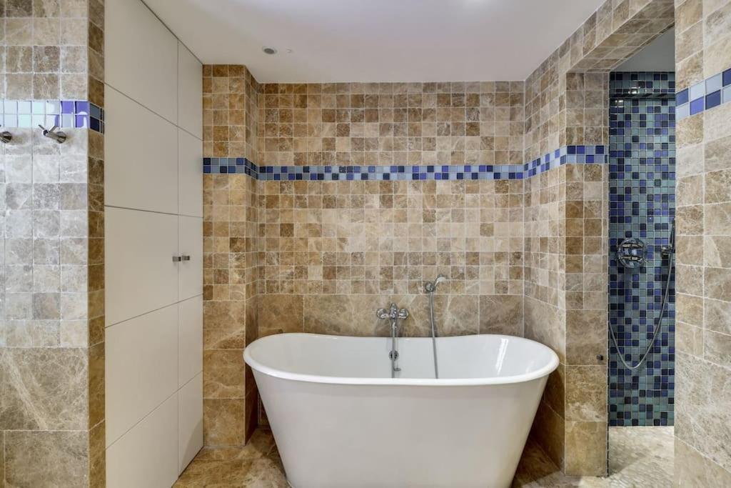 Big Stylish And Modern Apartment In Madrid Centre מראה חיצוני תמונה